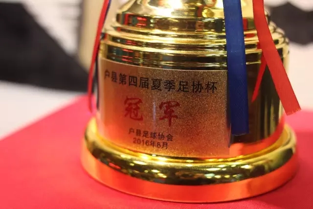 变性选美皇后：曾与前巴西国脚相恋两年，还签下价值50万保密协议